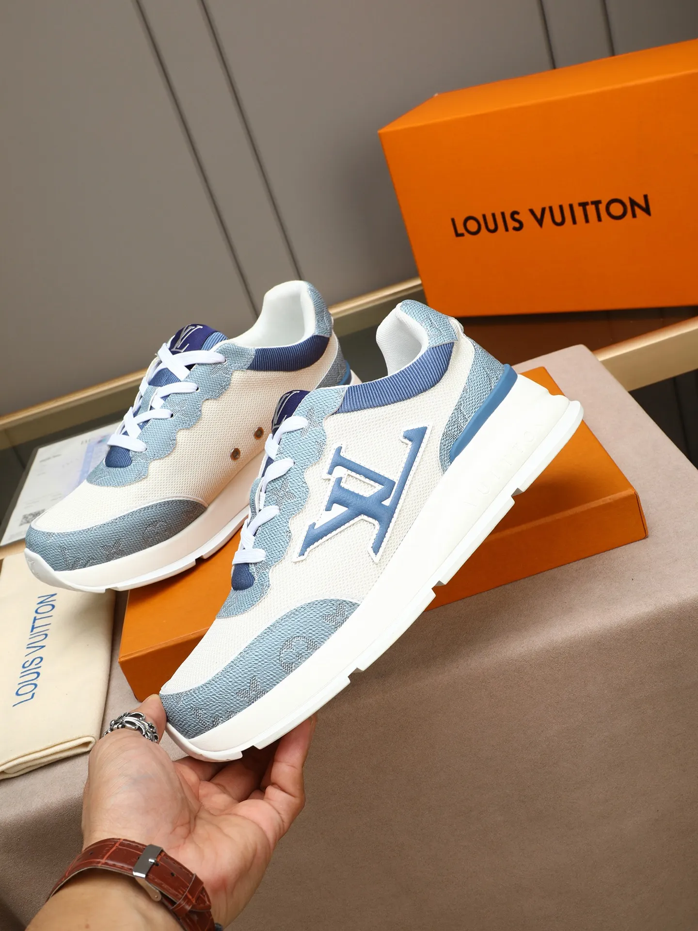 Men's shoes 💰460 Brand: LOUIS VUITTON Louis Vuitton LV Size: 38 39 40 41 42 43 44 (45 customized) Fabric: original cowhide cowhide 🔸Inside of: mesh 🔺Sole: counter foam outsole